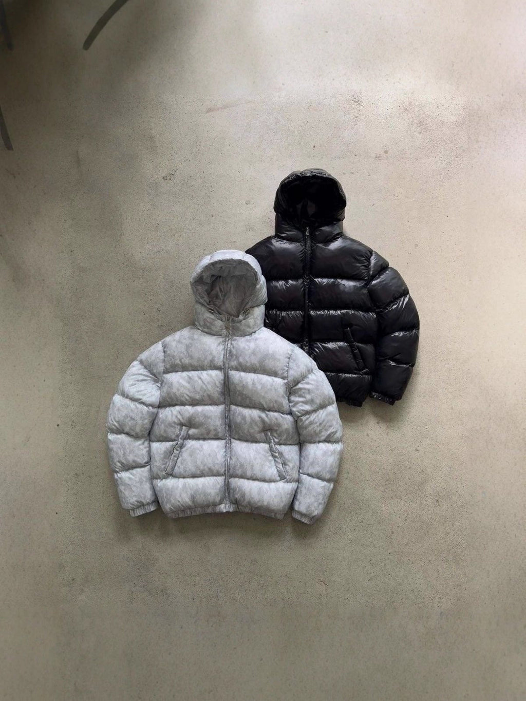 Men's hooded quilted puffer jacket with zip front and slanted pockets