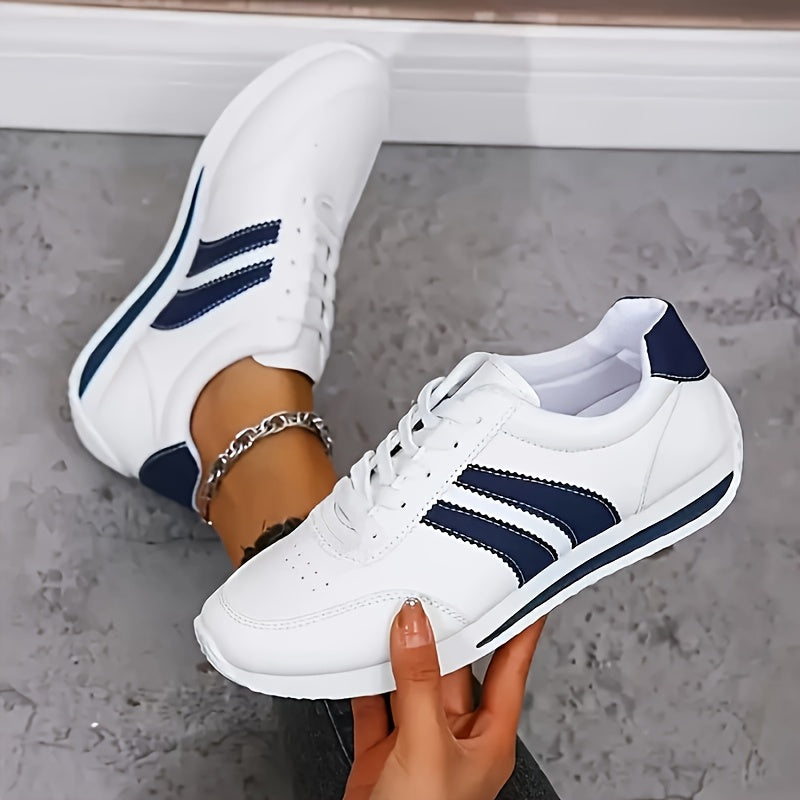 White low-top trainers with navy stripes, round toe and lace-up fastening