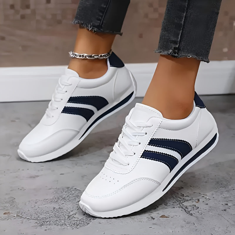 White low-top trainers with navy stripes, round toe and lace-up fastening