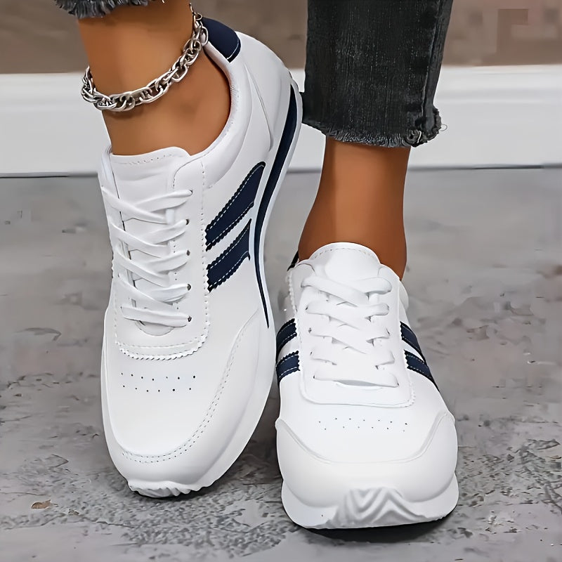 White low-top trainers with navy stripes, round toe and lace-up fastening