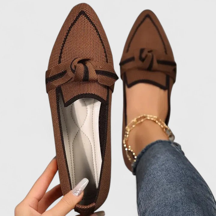Women's pointed loafers with knotted front band and contrast edging