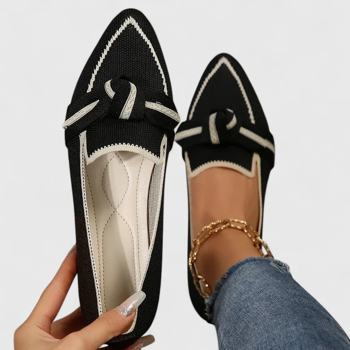 Women's pointed loafers with knotted front band and contrast edging