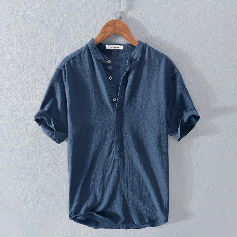 Men's short sleeve stand collar shirt with button placket and curved hem